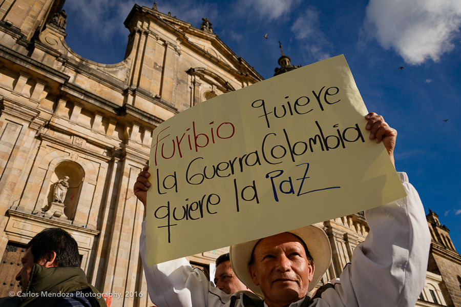 Uribio: "La guerra Colombia quiere la paz", Documental por Carlos Mendoza Photography