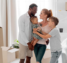 couple-getting-ready-move-with-their-children.jpg