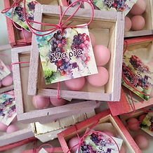 πρωτοτυπη βαπτιση κοριτσι μπομπονιερα προσκλητηριο ξυλινο κουτακι σταφυλι φθινοπωρο μαγνητακι κορνιζα