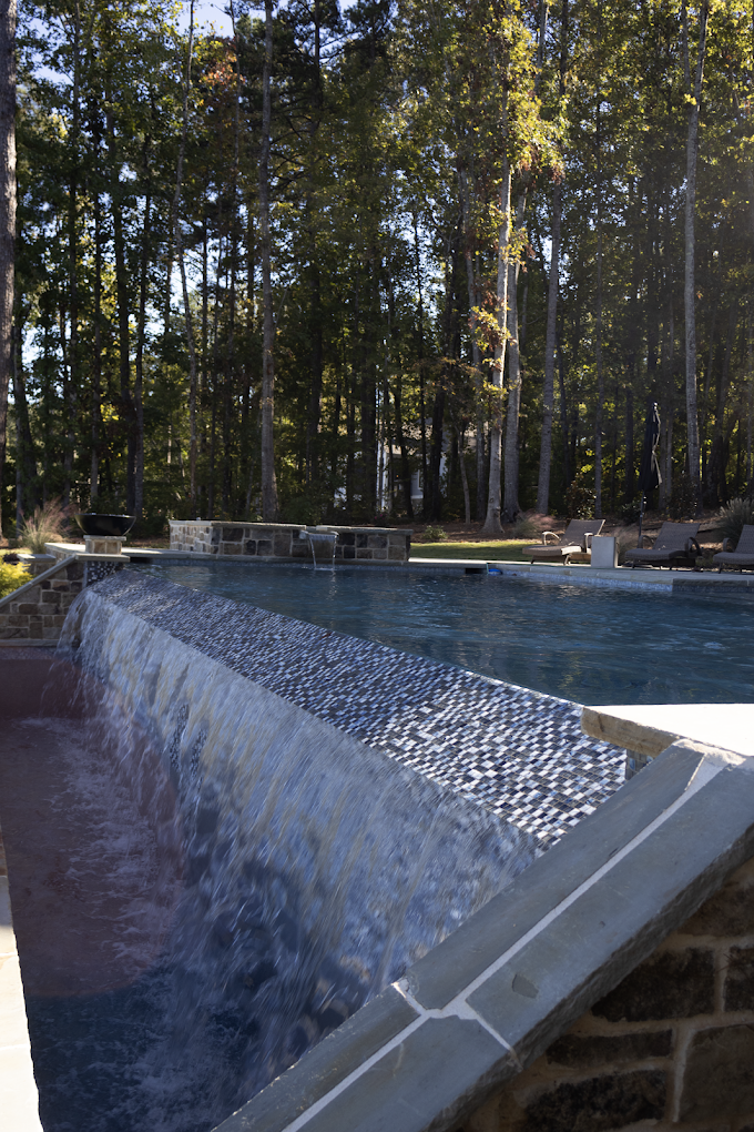 Infinity edge close-up