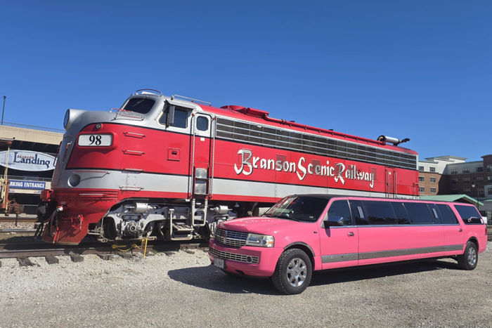 Choosing the perfect prom limo Springfield MO