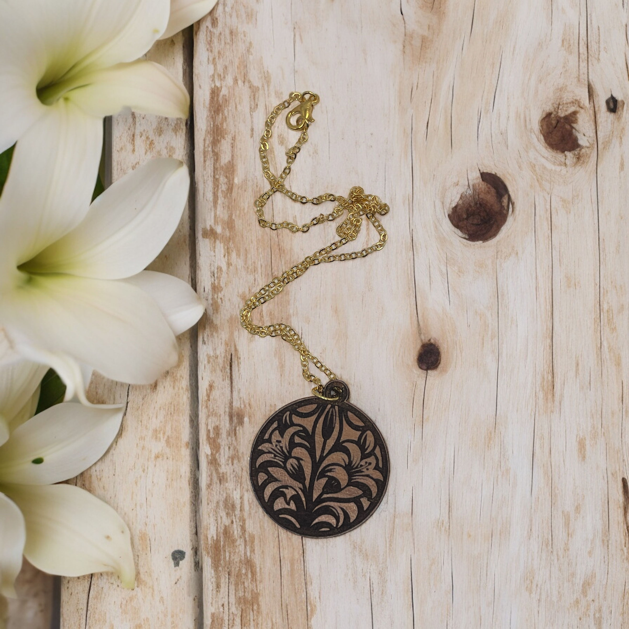 Cherrywood Lily Necklace 