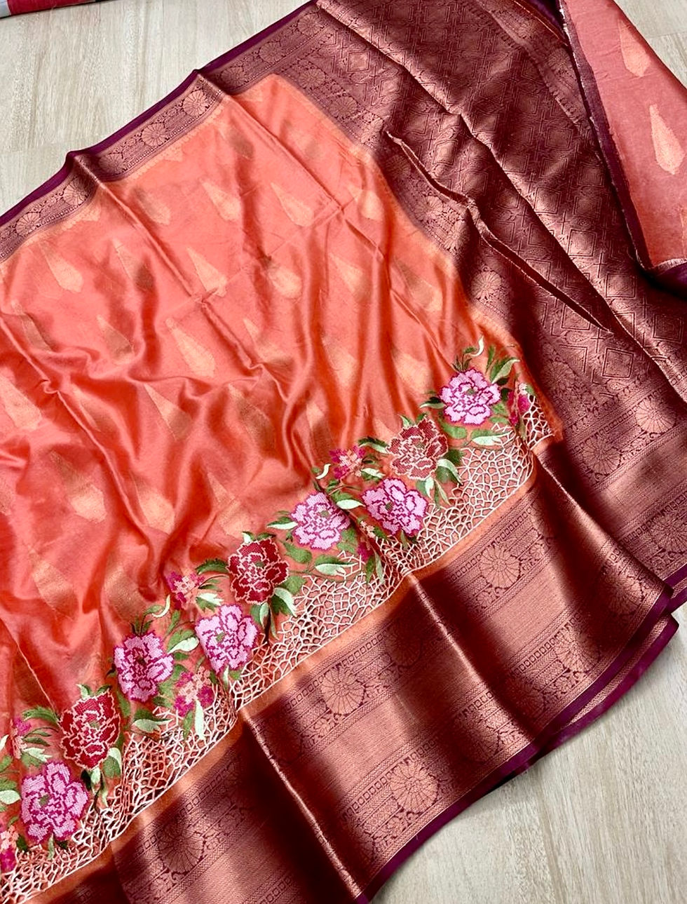 Thumbnail: SR77 Saree