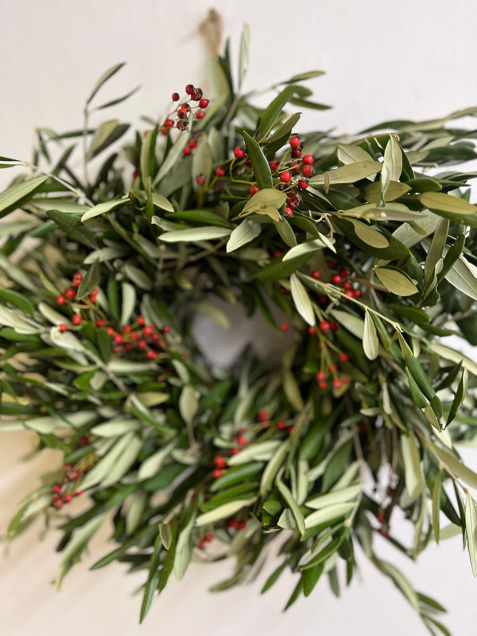 Thumbnail: Fresh Olive & Berry Wreath Table Center