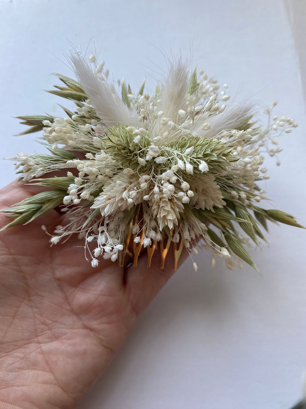Thumbnail: Dried Flower Bohemian Style Hair Comb