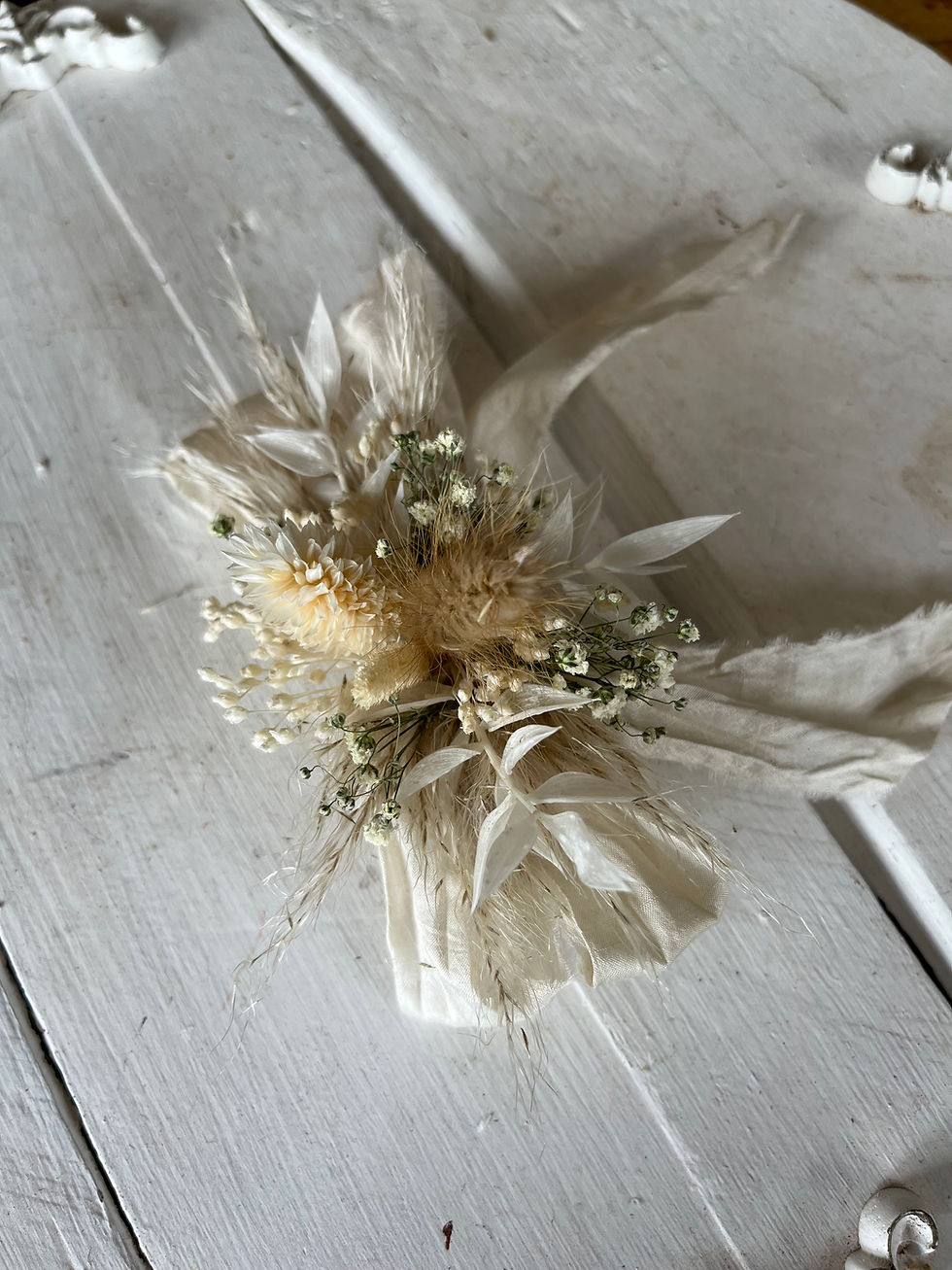 Thumbnail: Silk ribbon bow dried flower hair clip