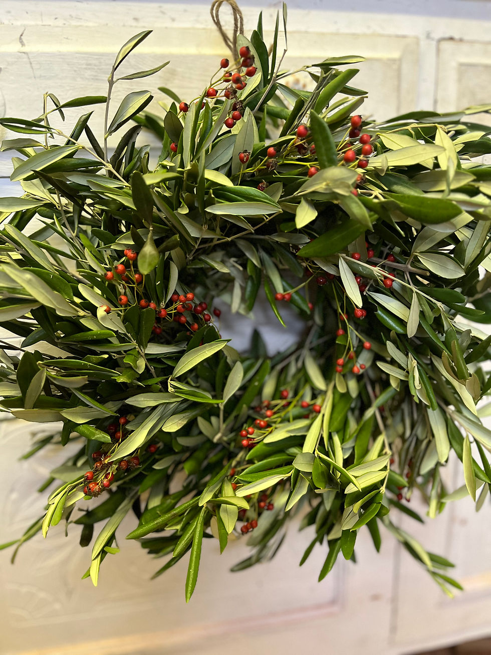 Thumbnail: Fresh Olive & Berry Wreath Table Center