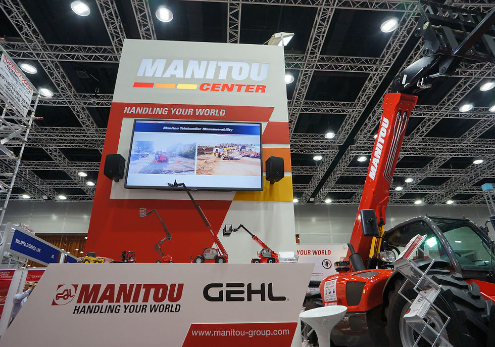 Branded exhibition booth for Manitou