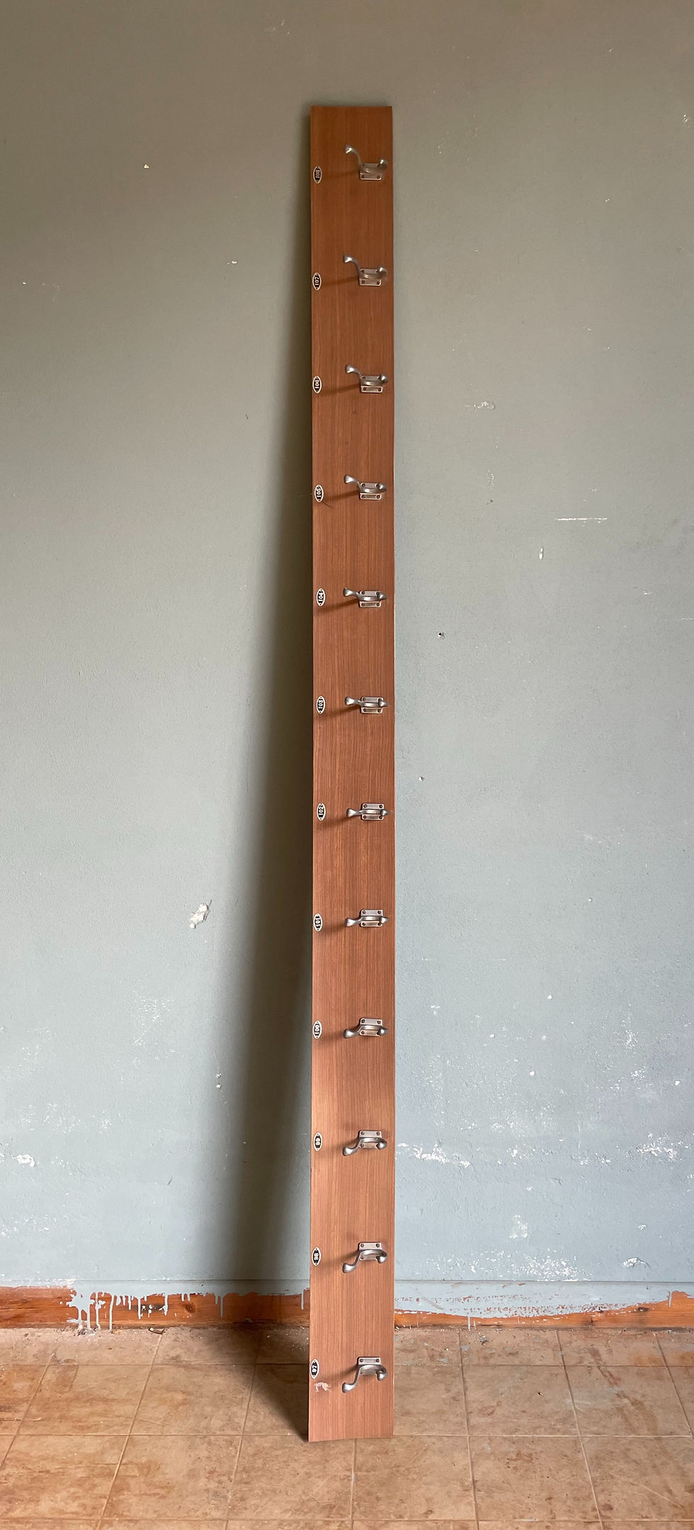 Appendiabiti a parete con numeri