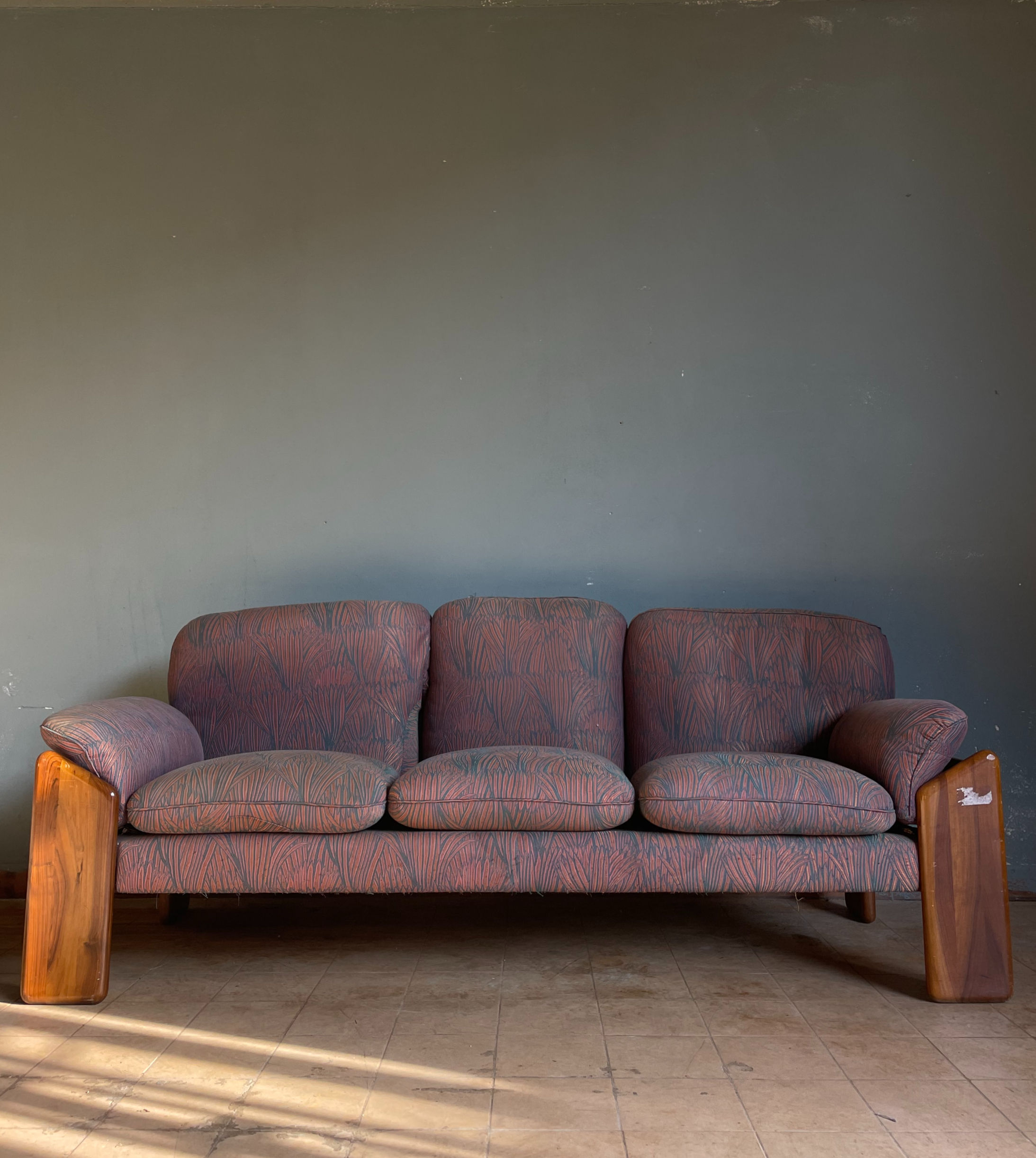 Divano Sapporo di Mario Marenco per Mobil Girgi, anni '70