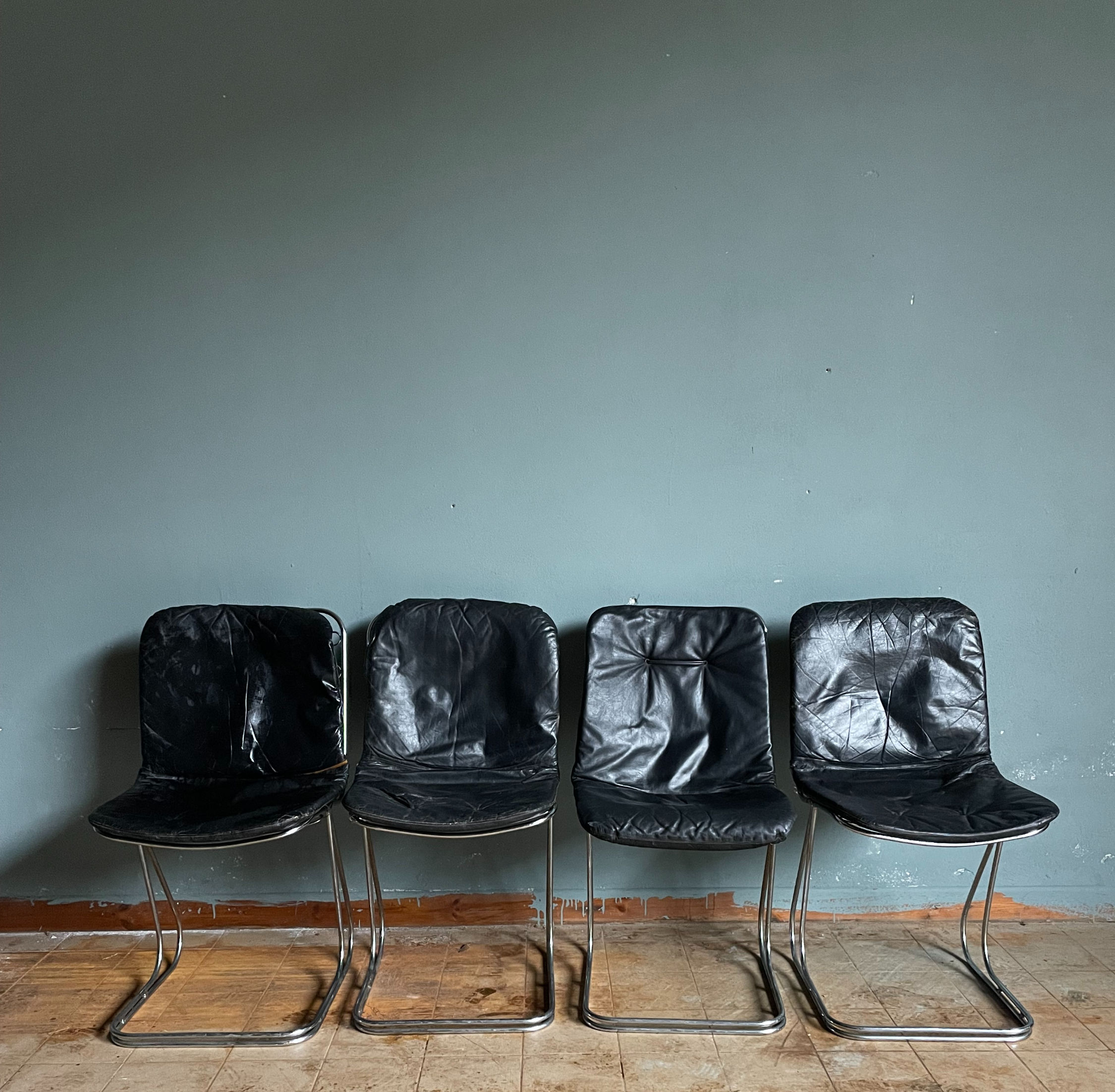 Sedie con struttura a slitta e fodere rimovibili