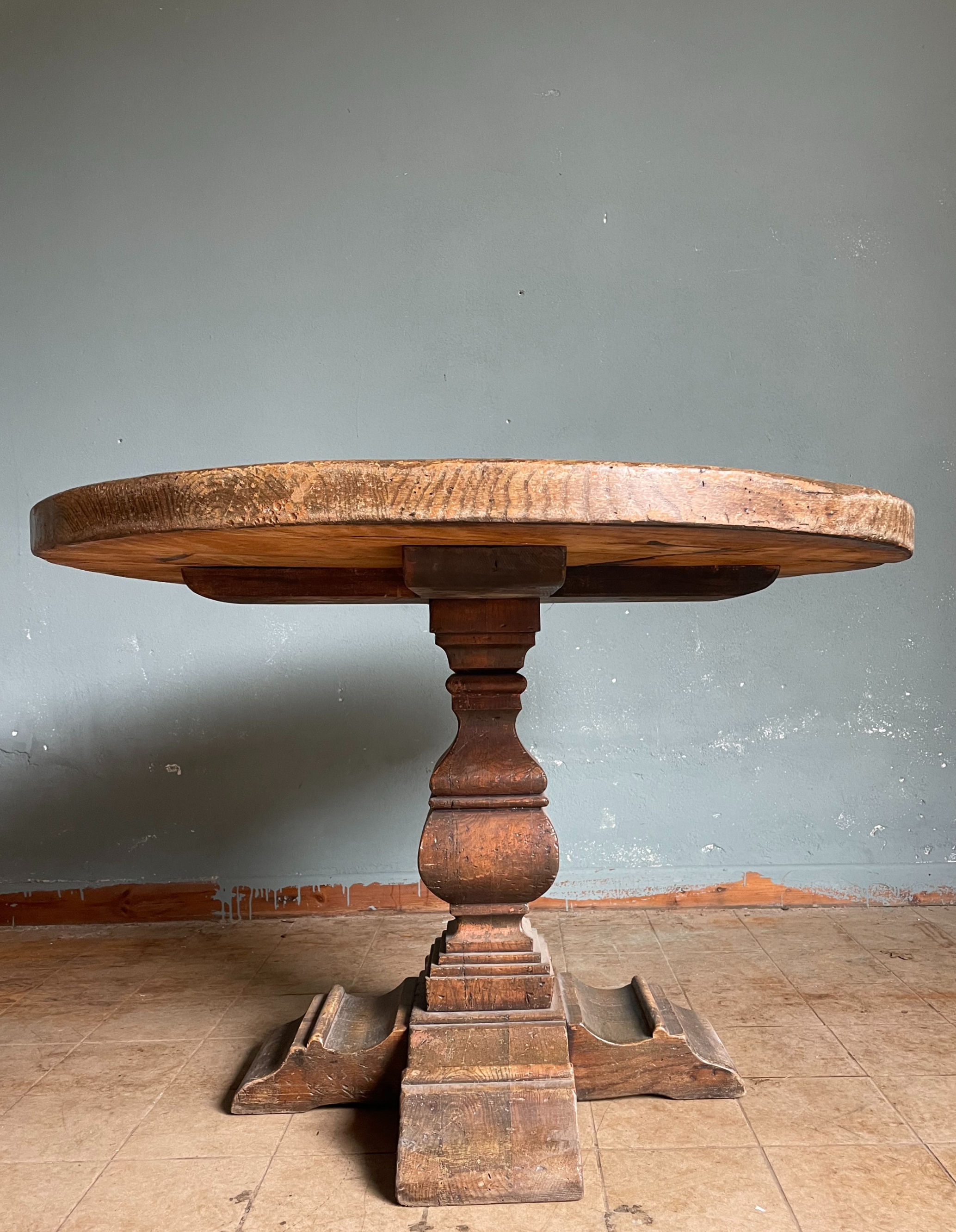 Tavolo rotondo in legno massello