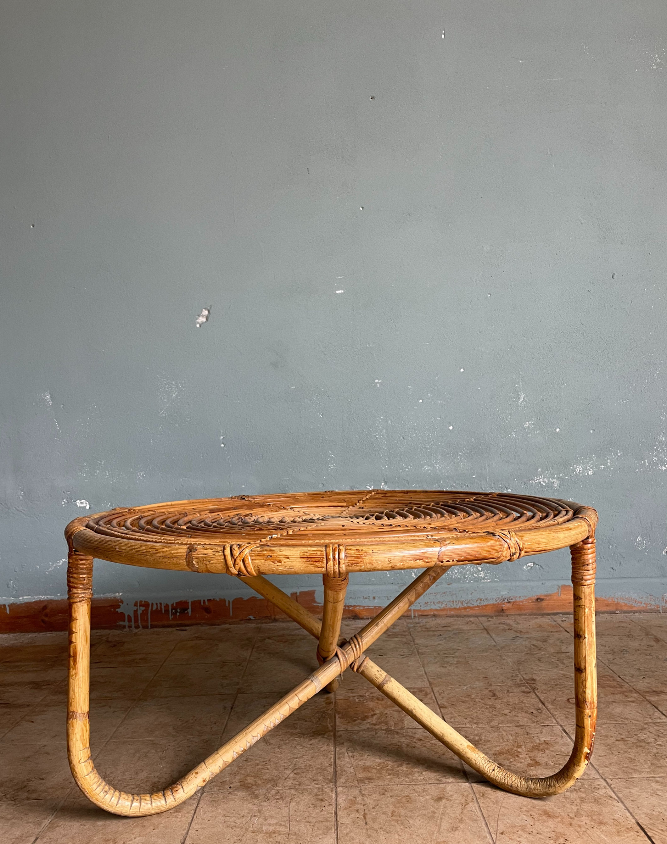 Tavolino basso in rattan