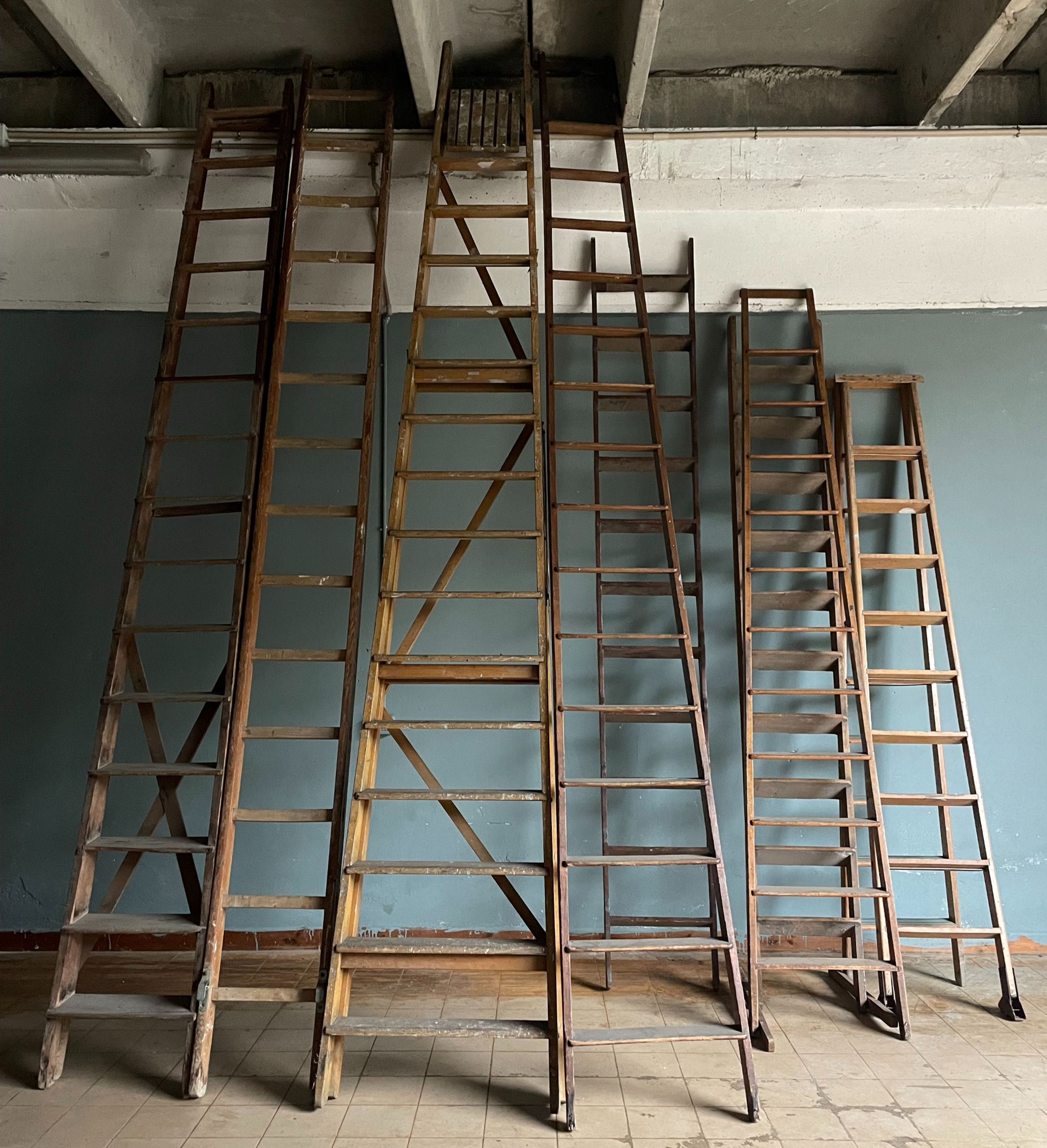 Set di Scale in Legno di Diverse Misure