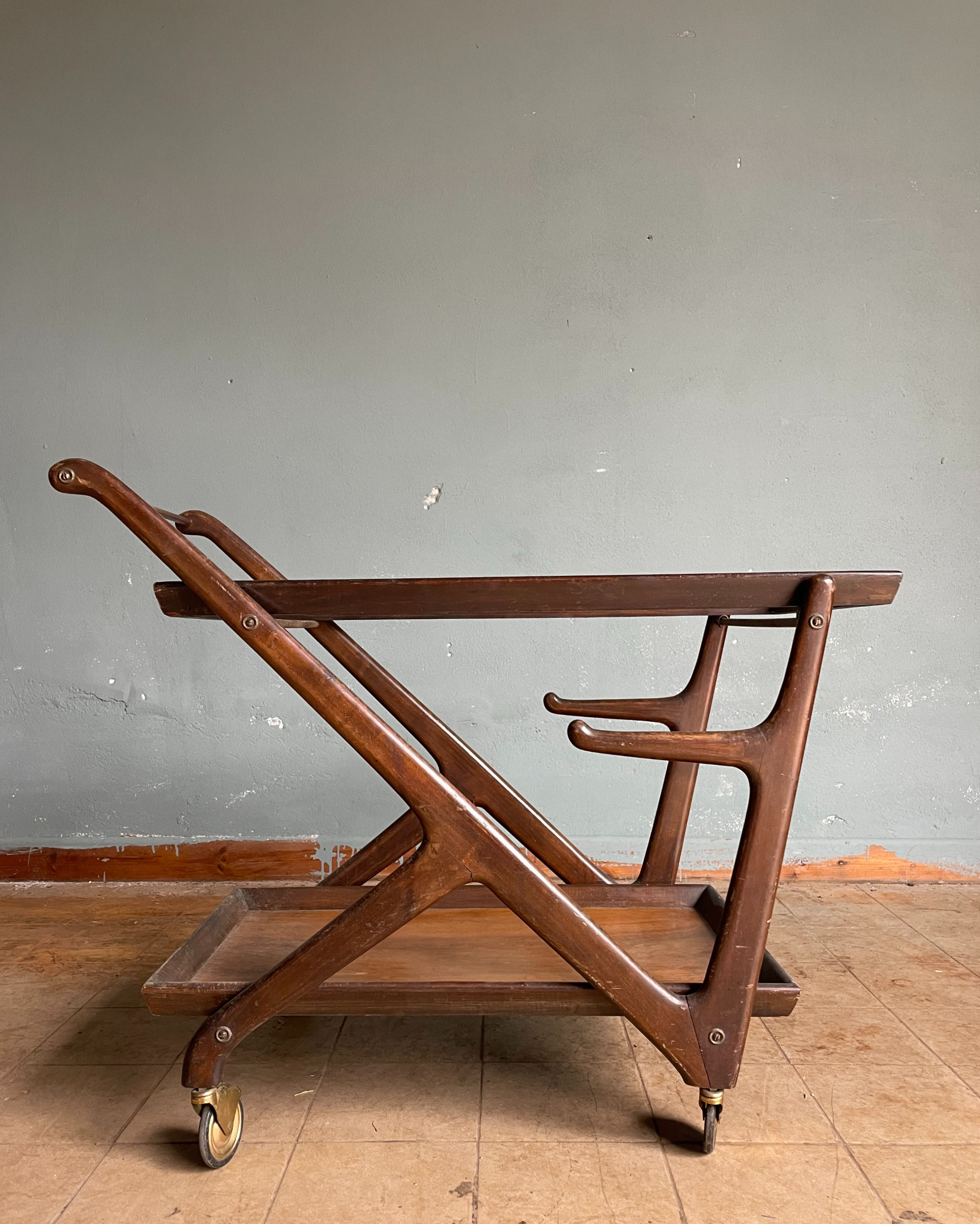 Carrellino portavivande in legno e vetro