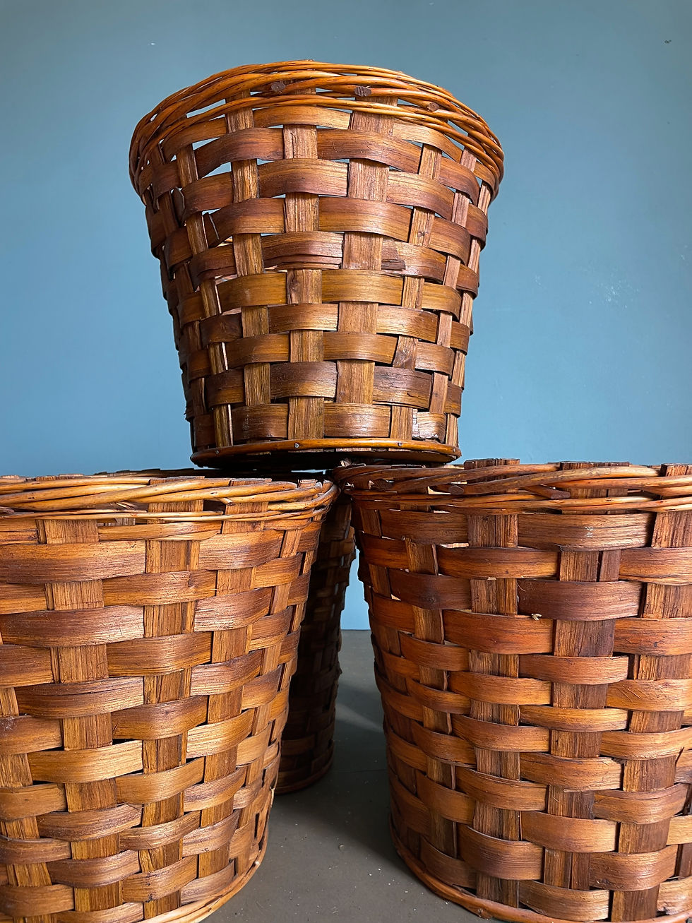 Ceste in vimini scuro intrecciato