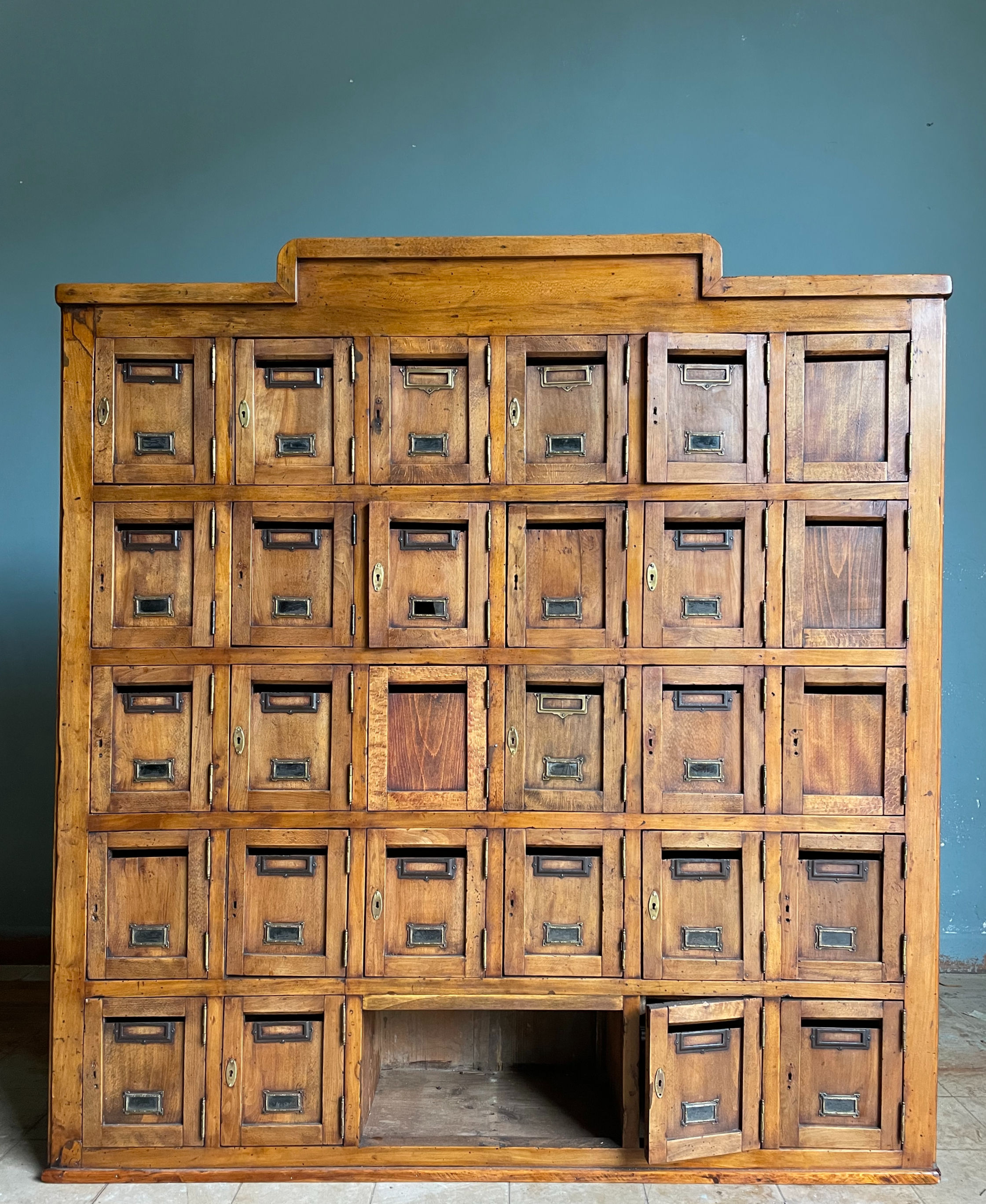 Porta lettere da portineria in legno