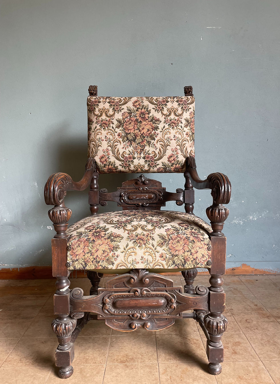 Poltrona in Stile Barocco con Tappezzeria Floreale