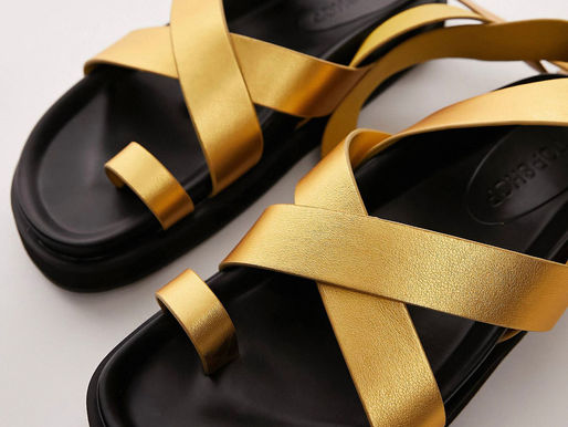 Fashion Trends του 2024 - Ring Flat Sandals.