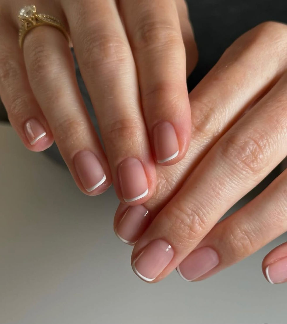 Μανικιούρ με εφαρμογή gel στα νύχια στο Beauty Touch by Elena Milidoni στη Λευκωσία