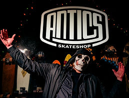 24-9-27 - Antics Halloween-2.jpg