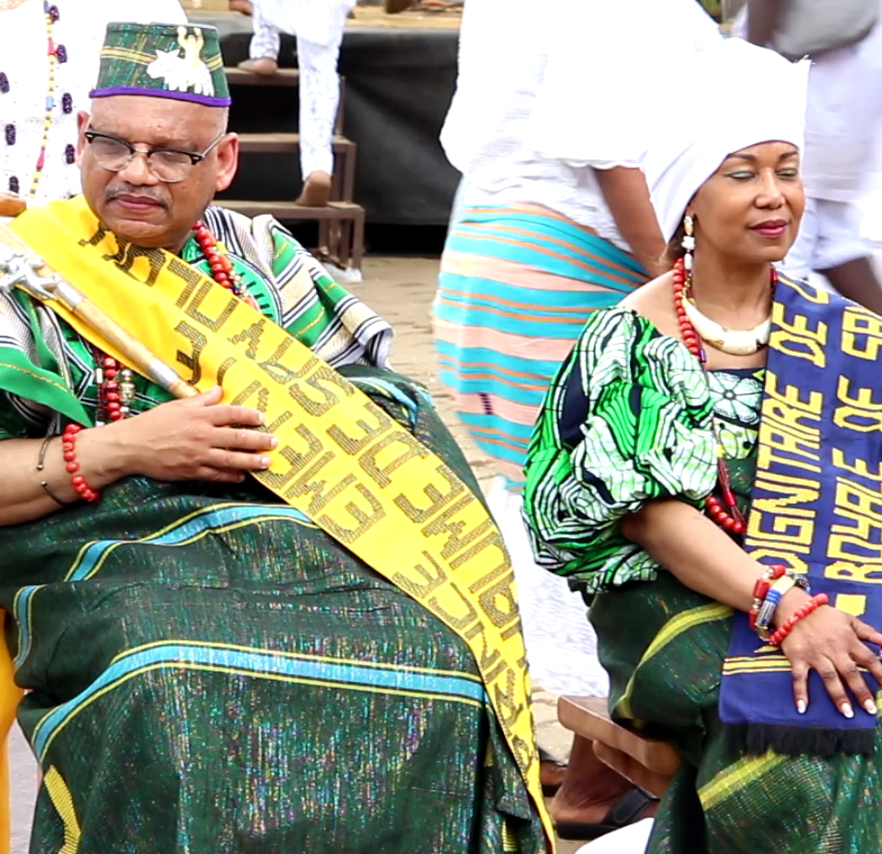 Fête de l’igname 2026 : Savalou renoue avec ses descendants d’Haïti et des États-Unis. Le Dr Gousse Angelo Gbaguidi et son épouse intronisés par le roi Dada Ganfon Gangnihoun Gbaguidi XV