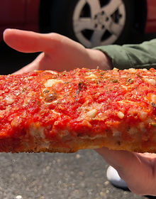 It’s hip to be square 🆒🍕 This is the #sicilianpizza from #roseandjoes in #Astoria #queens #nyc and