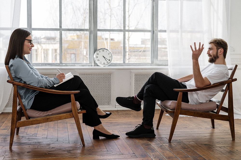 man speaking to therapist during divorce