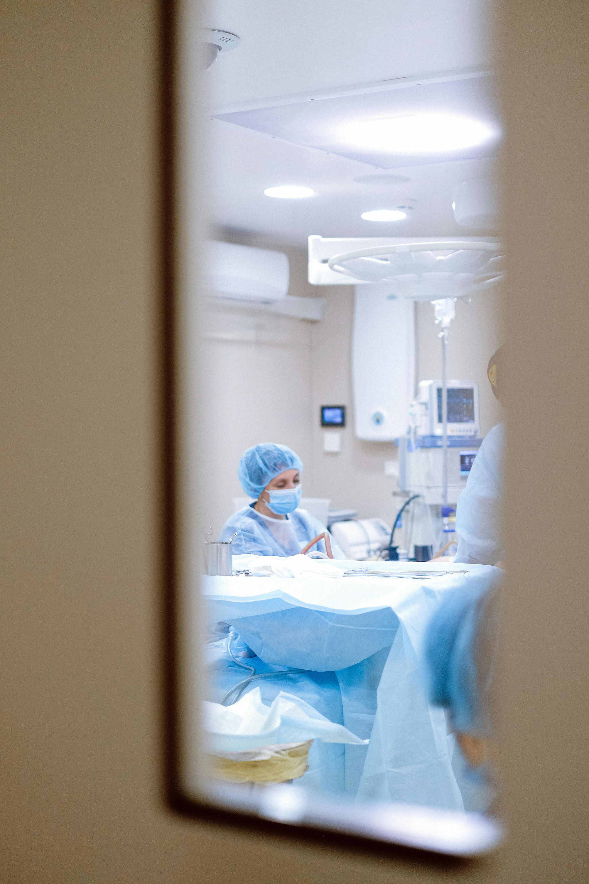 Surgical theatre prepared for a total knee replacement procedure, highlighting the environment before surgery.