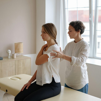 Manual therapy applied to the shoulder during rotator cuff rehabilitation