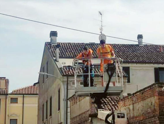 lampioni_accesi_a_giorni_alterni__e_giu_il_termostato.jpg