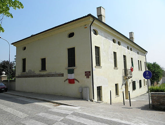 800px-Palazzo_Dolfin_Boniotti_(Fratta_Polesine).jpg