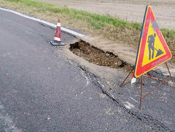 strada_in_condizioni_disastrose__chiusa.jpg