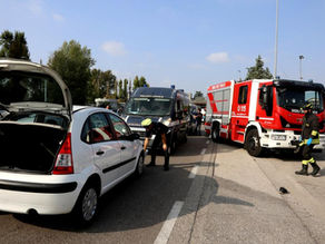 Falciato all'uscita dal lavoro, è gravissimo