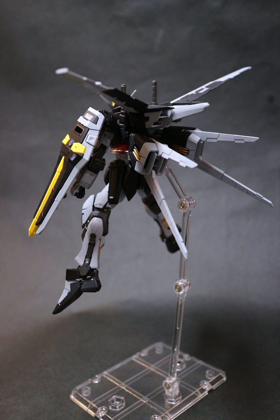 サムネイル： RG ストライクガンダム（ノワールカラー）