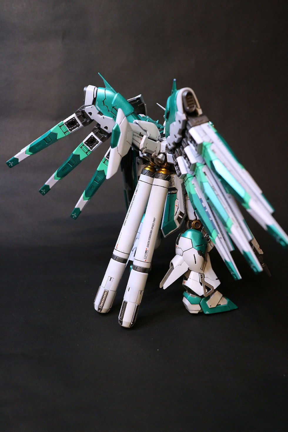 サムネイル： RG Hi-νガンダム