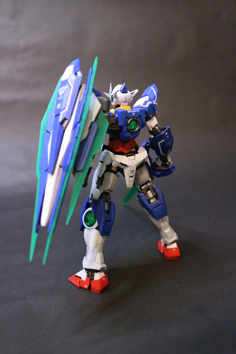 サムネイル： RG 00 QAN［T］ガンダムダブルオークアンタ