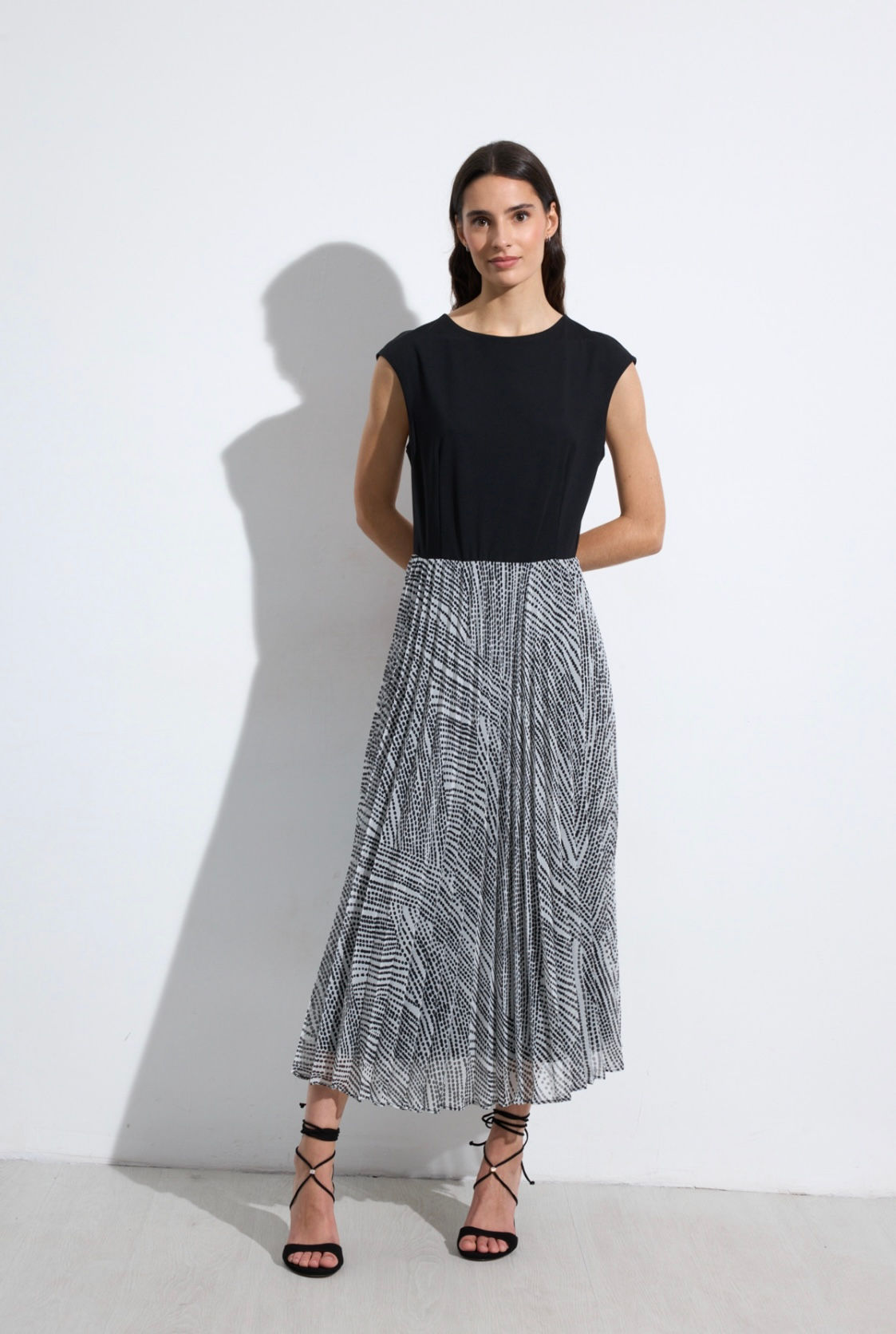 Bariloche Monochrome Chiffon Pleated Midi Dress 