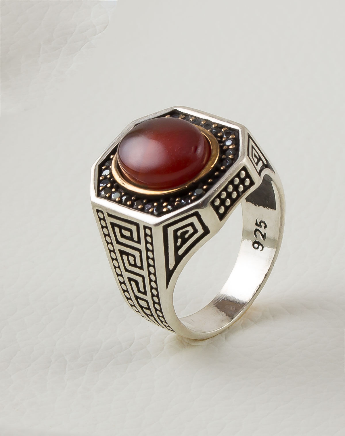 Falcolor II | Garnet