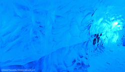 Reykjavik-Perlan-Eistunnel-02