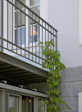 Lechner & Lechner Architects | Gründerzeit in Salzburg | Architeken Salzbuger Altstadt | Im Rahmen eines sensiblen Umbaus innerhalb der Schutzzone der Salzburger Altstadt betreuen wir die Neustrukturierung eines Gebäudes an der Linzergasse. Ziel ist es, die historische Substanz zu respektieren und gleichzeitig moderne Anforderungen an Barrierefreiheit und Nutzung zu erfüllen.(( Architektin Christine Lechner))