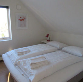 Kort og langtid. Koselig loftsleilighet. 2 soverom. Storhaugveien 10.
