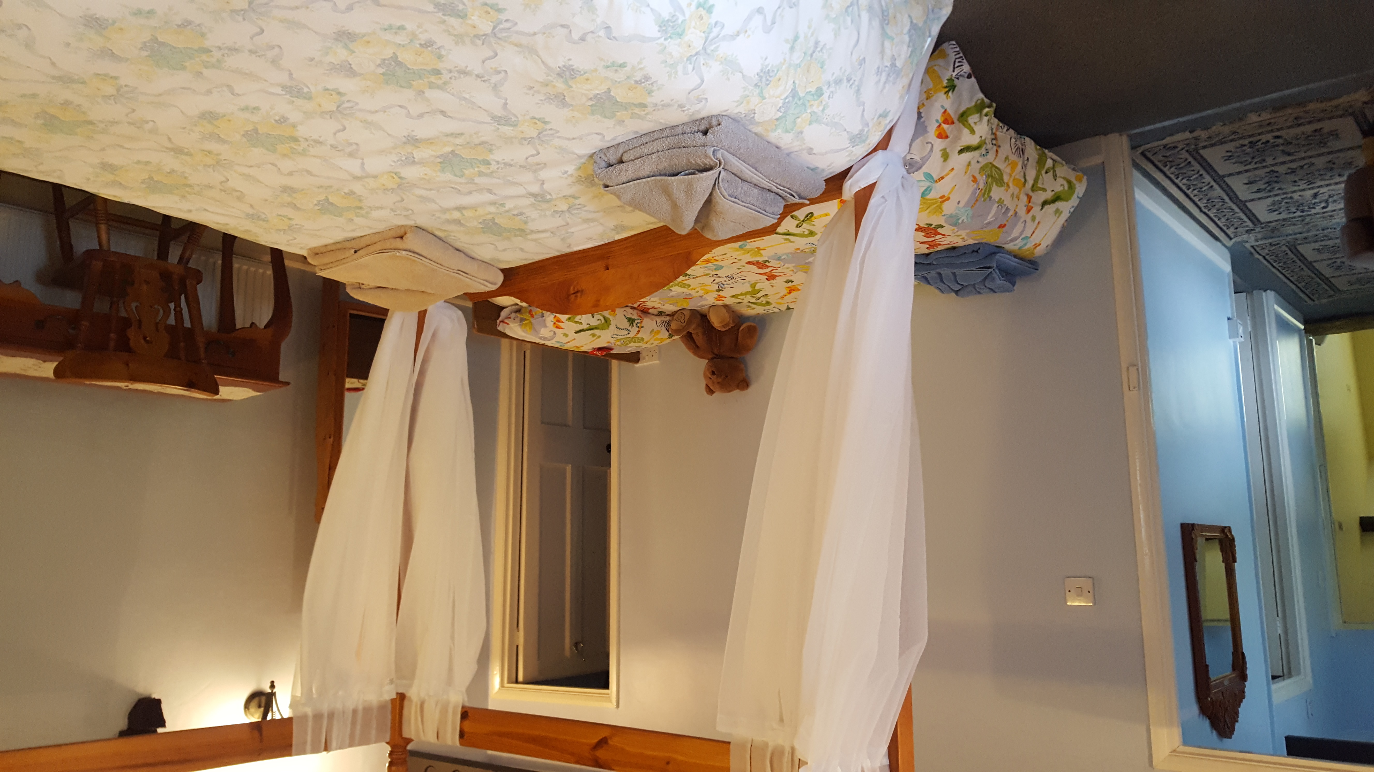 Extra bed in main bedroom for child