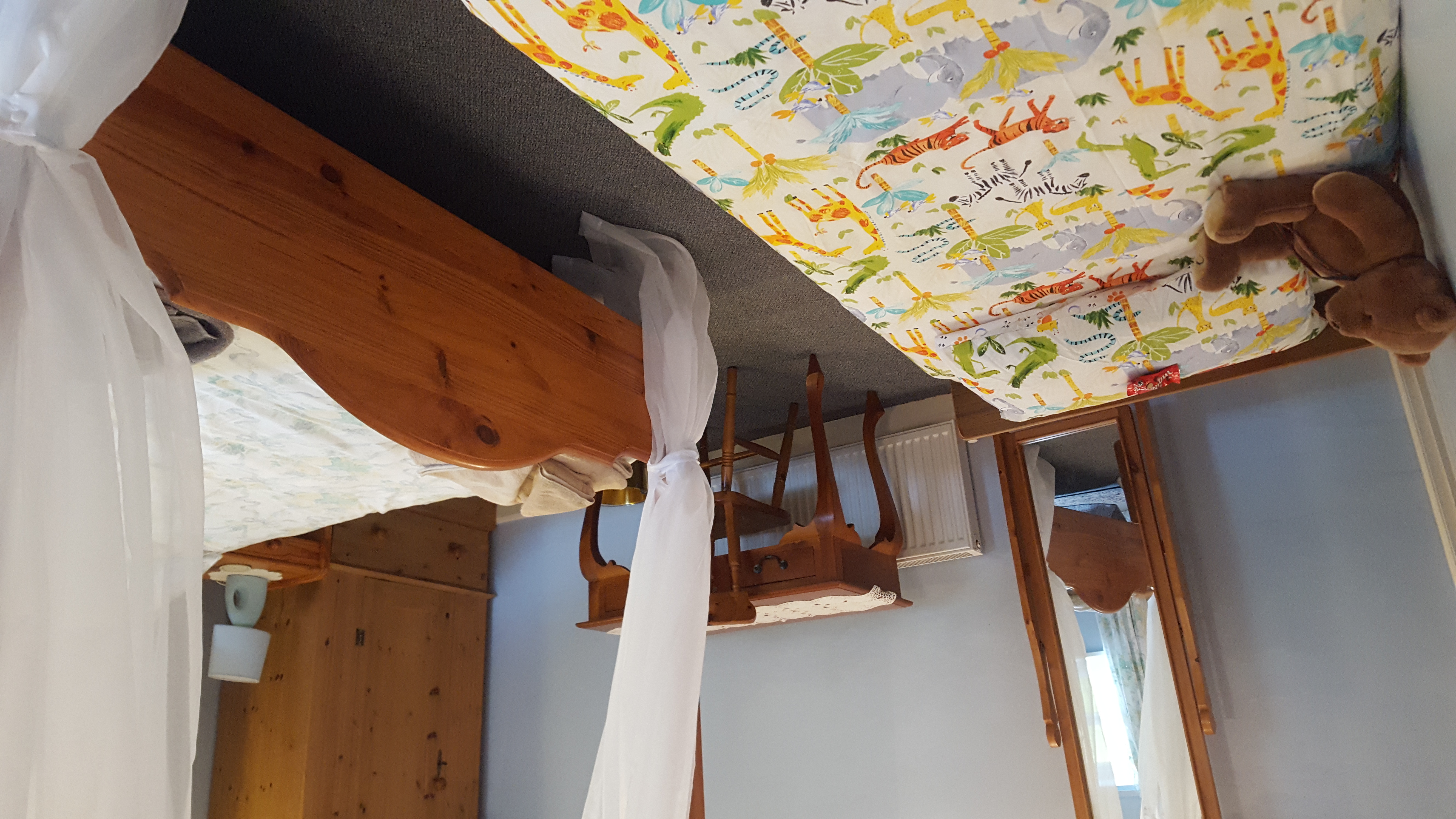 Extra bed in main bedroom for child