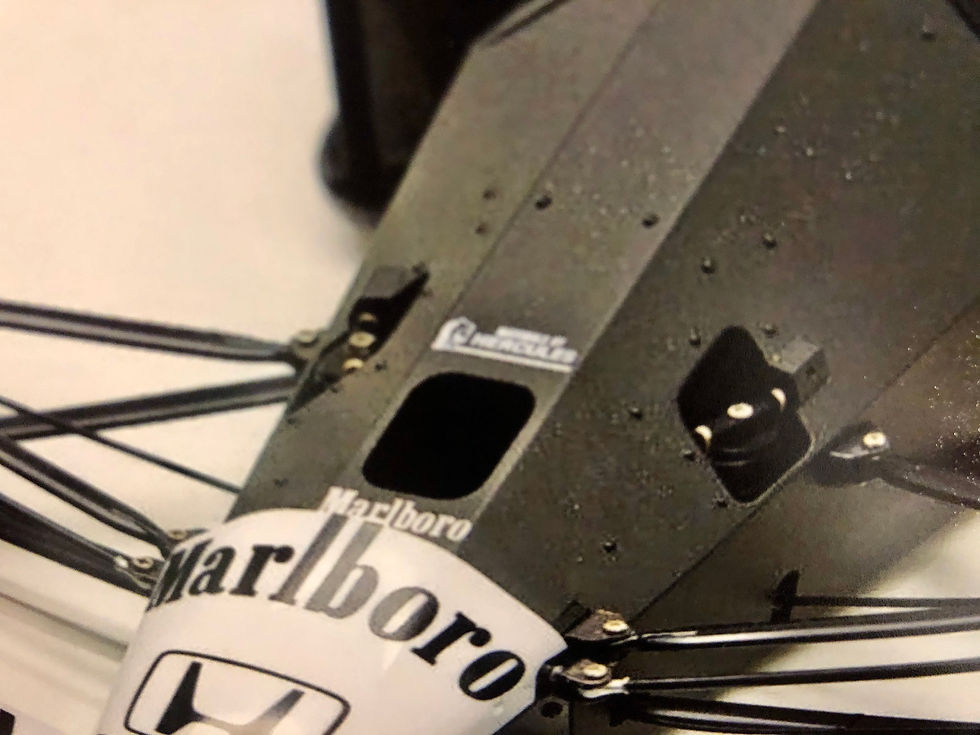 Miniature : McLaren model 1/8 Senna