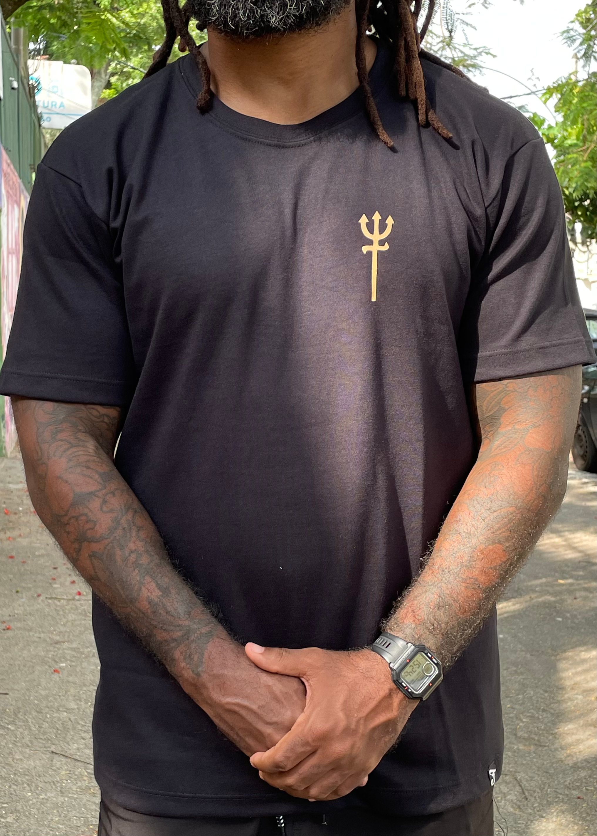 CAMISETA DÁ O PASSO QUE EXU DÁ O CHÃO MALHÃO PRETA