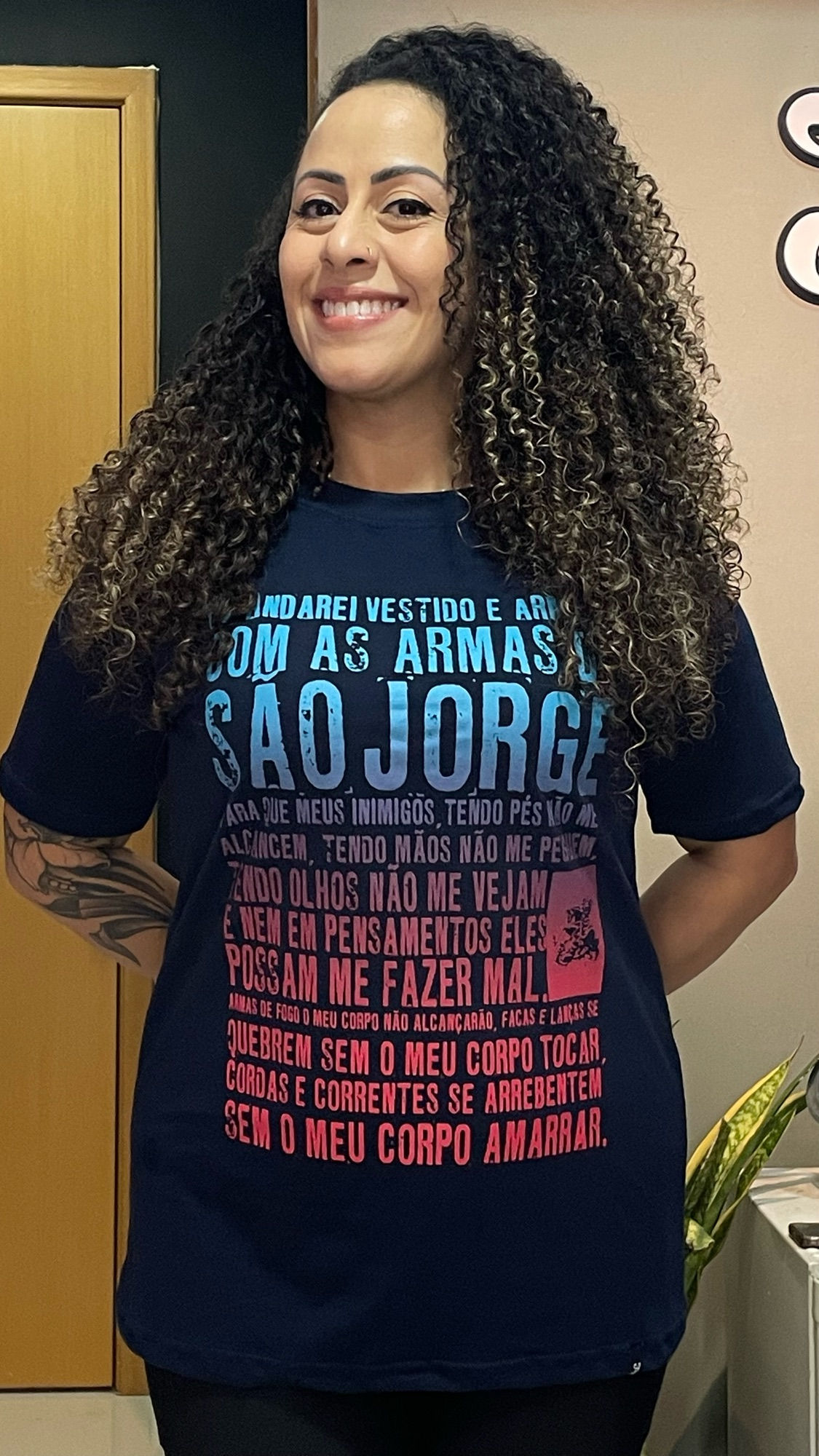 CAMISETA SÃO JORGE ORAÇÃO MALHÃO DEGRADÊ