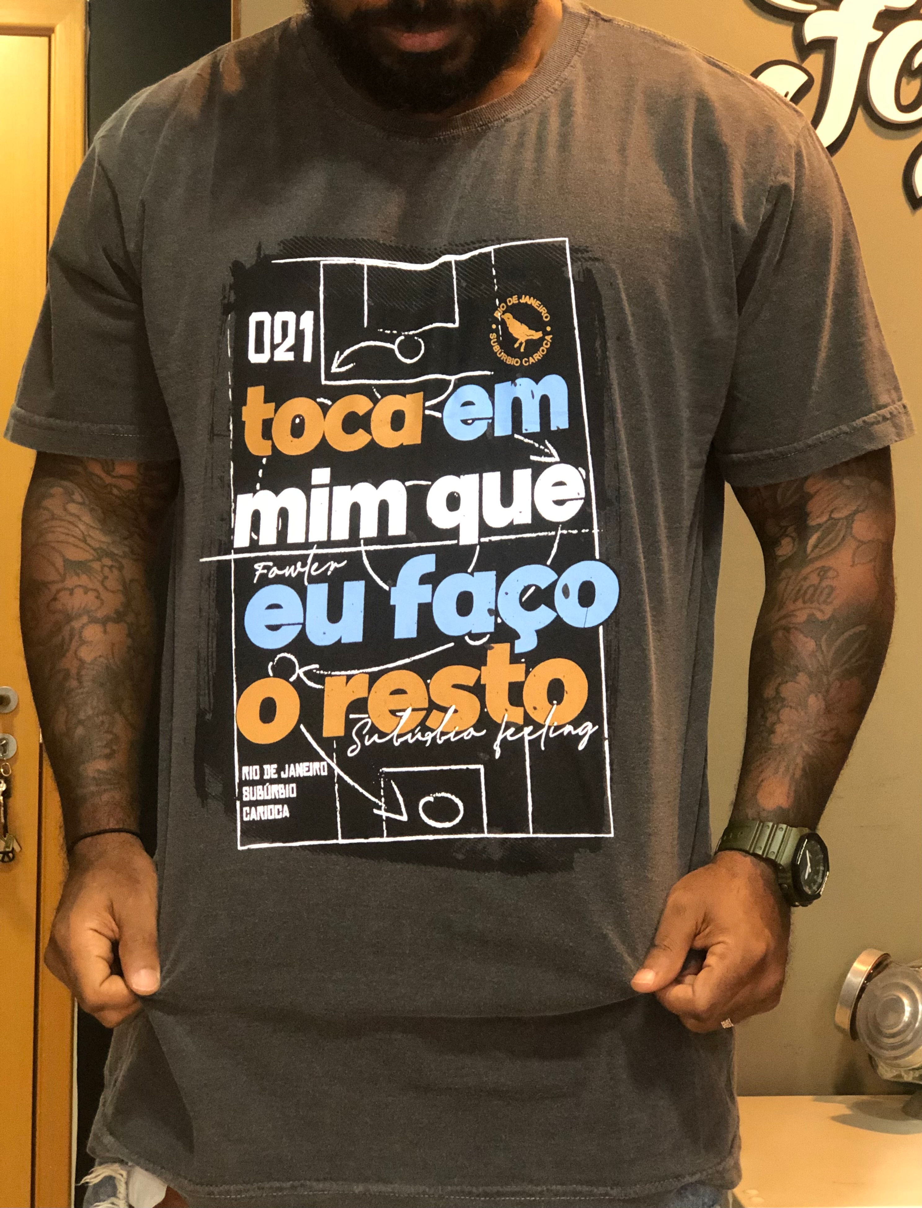 CAMISETA TOCA EM MIM STONE