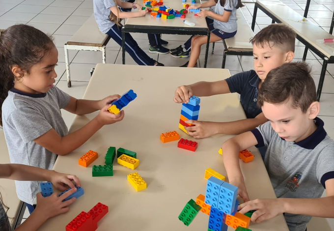 Foi uma experiência sensacional, as crianças amaram todas as etapas, abrir aquela caixa enorme do Steam Park foi sem dúvida o auge do processo, brincar, explorar e deixar aflorar a criatividade, muitas crianças nunca haviam brincado com Lego antes, e poder propiciar isto foi incrível. 