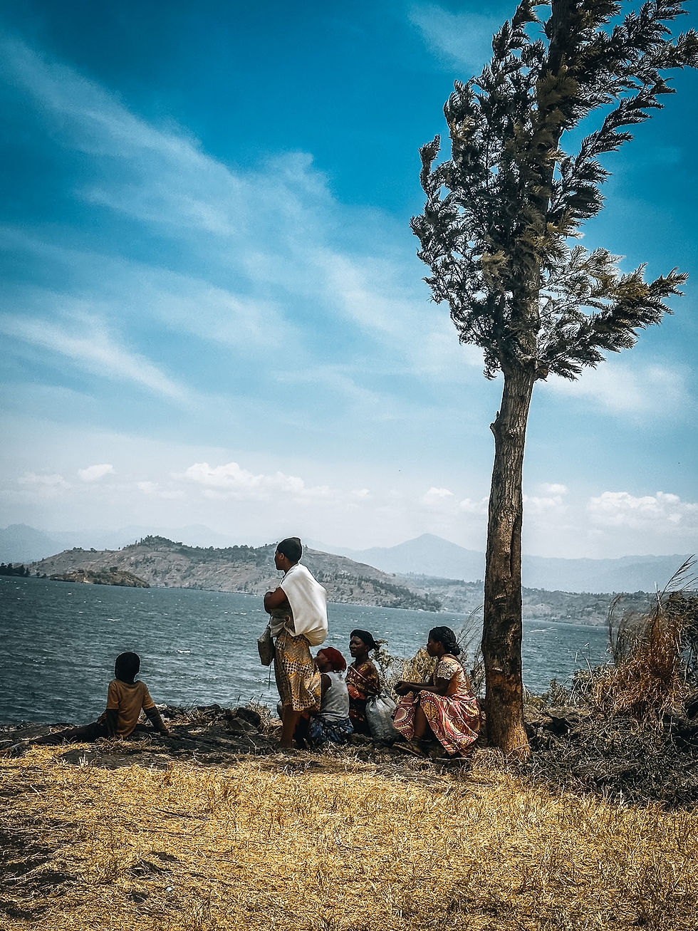 A poignant photograph of refugees in the Democratic Republic of Congo. Men, women, and children carry their belongings, showing determination and hope as they navigate a challenging path to safety.
